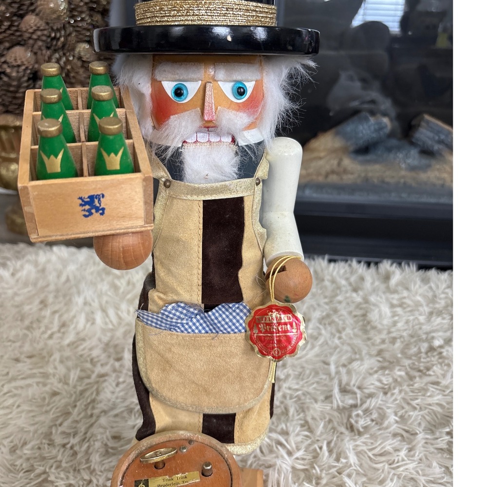 Steinbach‎ 2008 Nutcracker Beer Vendor Wooden Handcrafted Germany Music Box